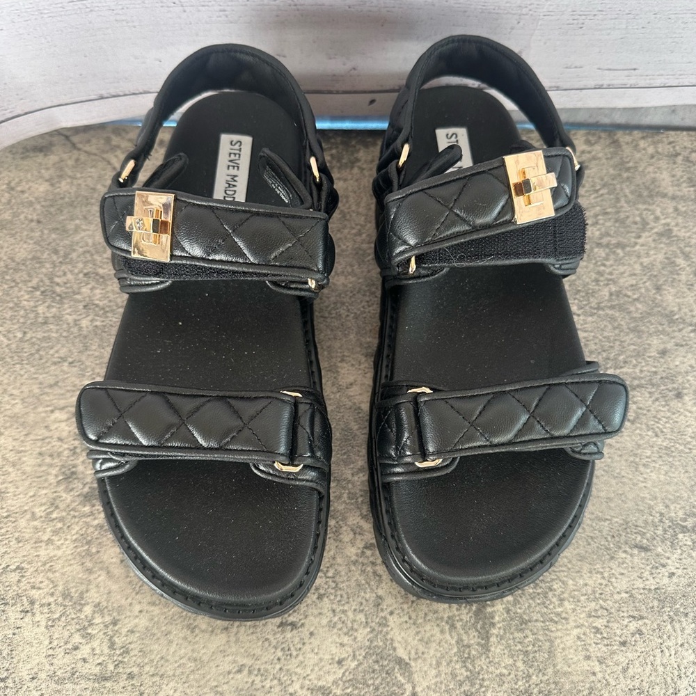 Steve Madden Black Quilted Sandals with Gold Accents BRAND NEW SIZE 8.5